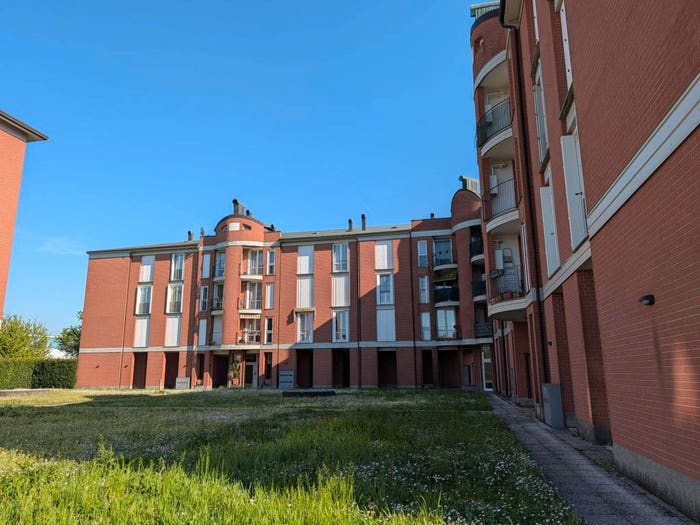 Appartamento quadrilocale in vendita in Via Vittorio Formentano, Centro, Caronno Pertusella