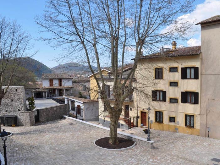 Appartamento con 5 locali in vendita in Piazza Rosa, Centro, Alatri