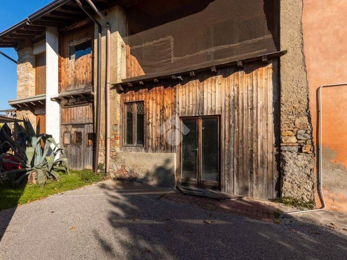 Casa trilocale in vendita in via corte di barriano, Centro, Missaglia