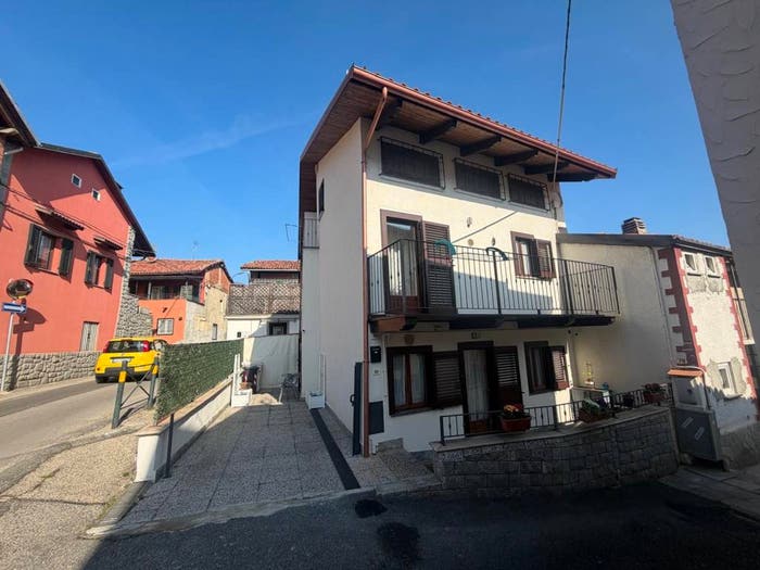 Casa con 6 locali in vendita in Via San Francesco d'Assisi, Centro, Giaveno