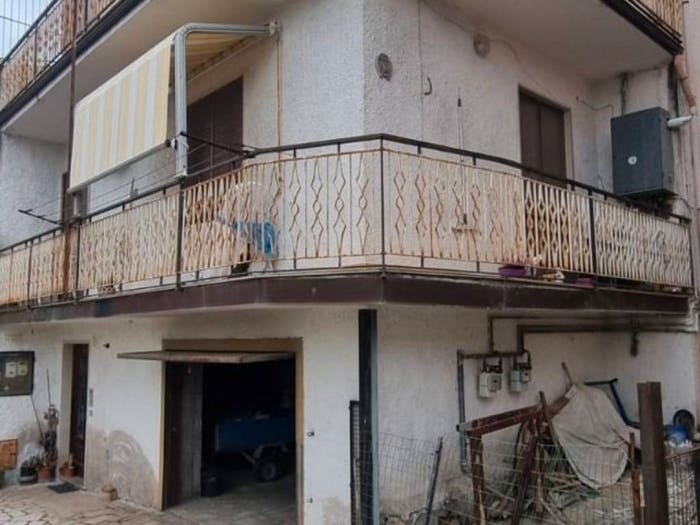 Casa con 6 locali in vendita in Via Martiri d'Ungheria, Centro, Castelforte