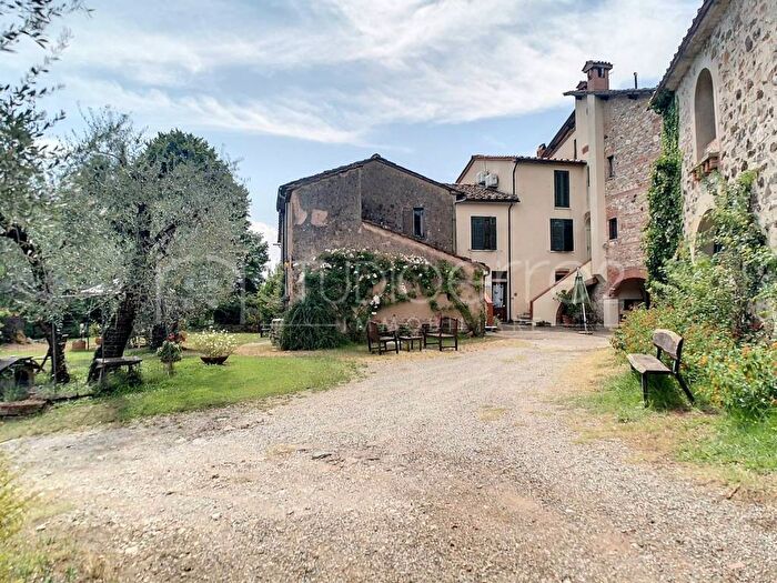 Casa con 6 locali in vendita in Via Poggiolina Bassa, Serravalle Pistoiese