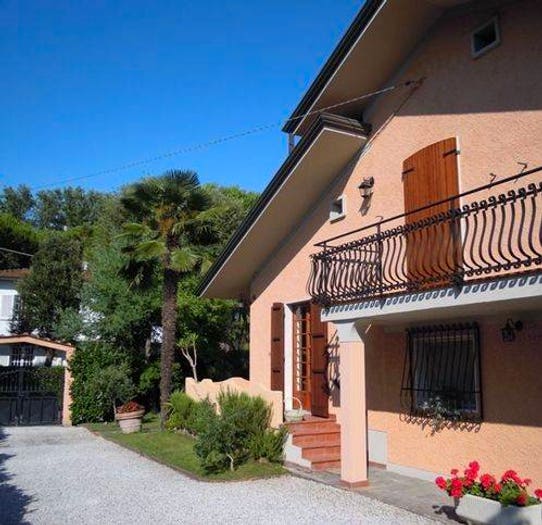 Casa con 6 locali in vendita in Ronchi Poveromo, Massa
