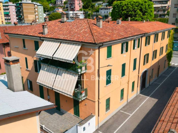 Casa con 6 locali in vendita in VIA TRENTO, Cernobbio