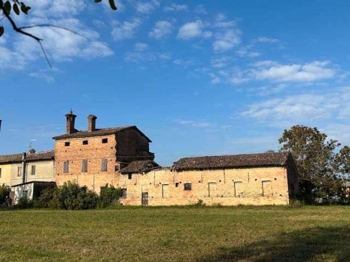Casa con 6 locali in vendita in Cortemaggiore