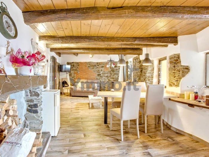 Casa con 6 locali in vendita in Piazza Castello, Maccagno, Maccagno con Pino e Veddasca