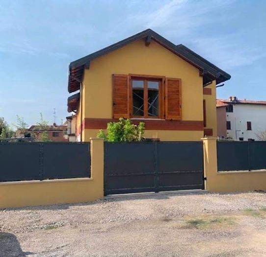 Casa quadrilocale in vendita in Via Gigi Borgomaneri, Motta Visconti