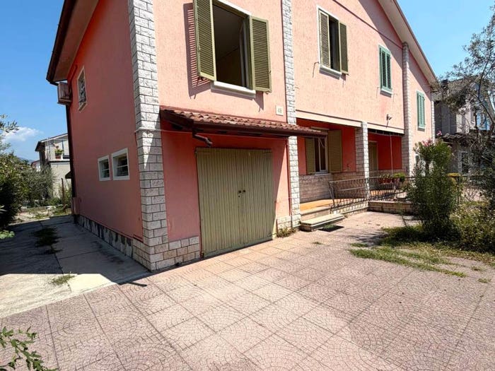 Casa quadrilocale in vendita in Via Nona, Villaggio Badia, Brescia
