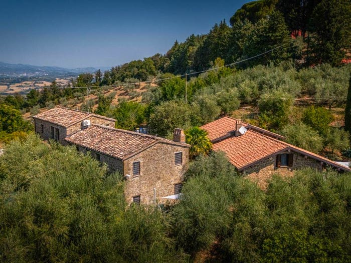 Casa con 6 locali in vendita in Via Fratta, Bettona