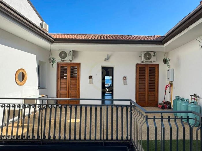 Casa con 6 locali in vendita in Guardia Li Cuti, Catania