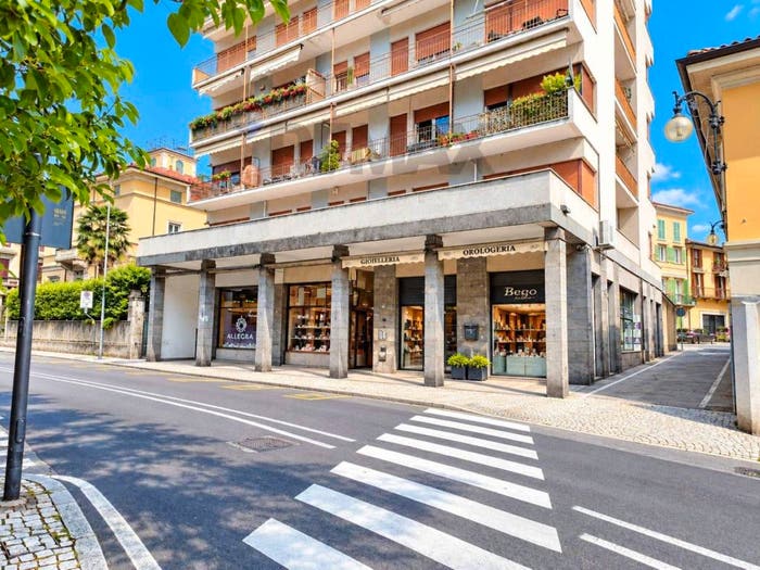 Appartamento quadrilocale in vendita in Viale Azari, Pallanza Centro, Verbania