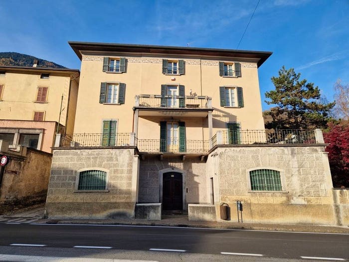 Appartamento con 6 locali in vendita in Via Pietro Porro, Centro, Edolo
