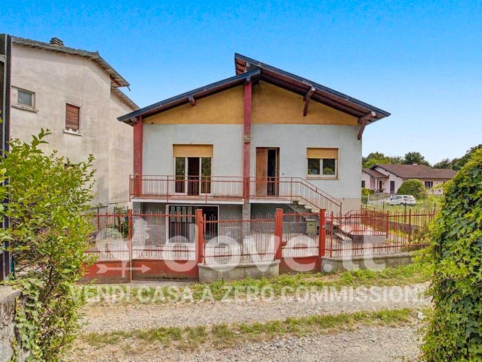 Casa quadrilocale in vendita in Vicolo ai Pioppi, Laveno, LavenoMombello