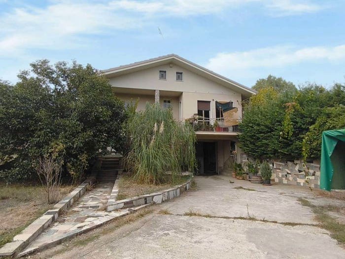 Casa quadrilocale in vendita in Via Langhe, Centro, Carrù