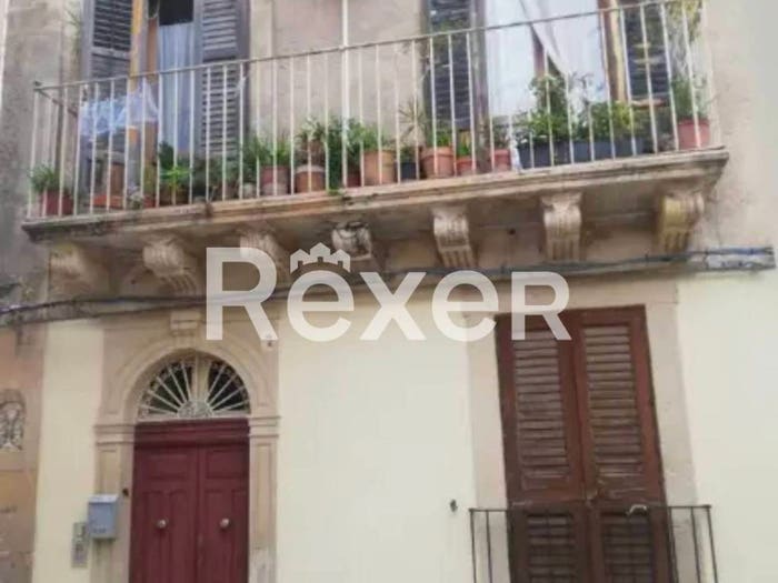 Casa con 6 locali in vendita in Via Mandraro, Centro, Noto