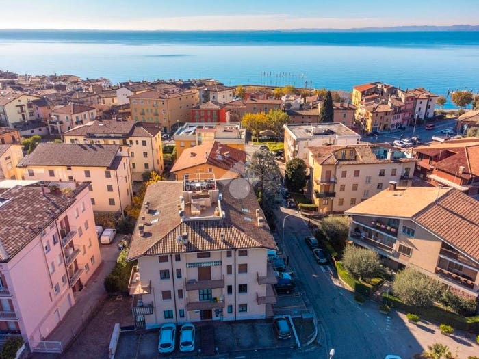 Appartamento trilocale in vendita in Via Giorgione, Garda