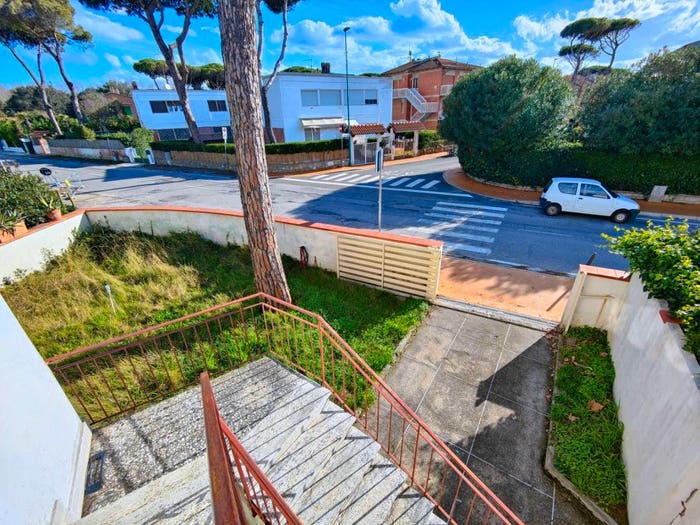 Appartamento con 5 locali in vendita in Via Delle Orchidee, Tirrenia, Pisa