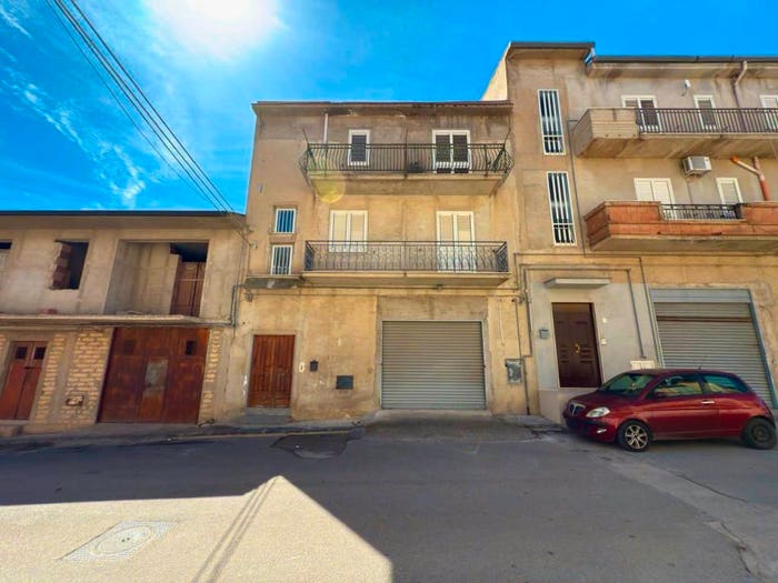Casa con 6 locali in vendita in Campobello di Licata