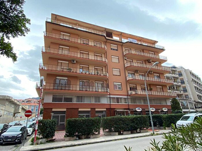 Appartamento con 5 locali in vendita in Centro, Sant'Agata di Militello