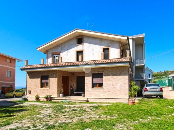 Appartamento quadrilocale in vendita in Via Tevere, Centro, Monte Urano