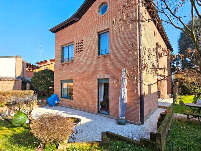 Casa con 6 locali in vendita in via Montello, Abbiategrasso