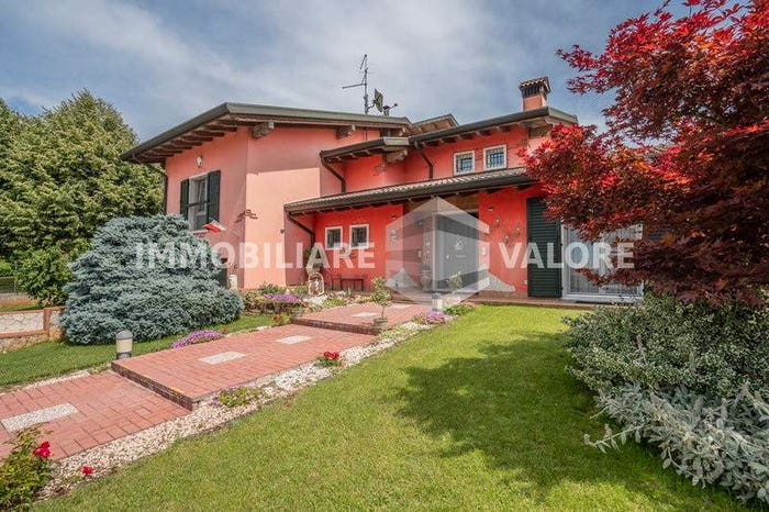 Casa con 6 locali in vendita in Via Sandro Pertini, Roverbella