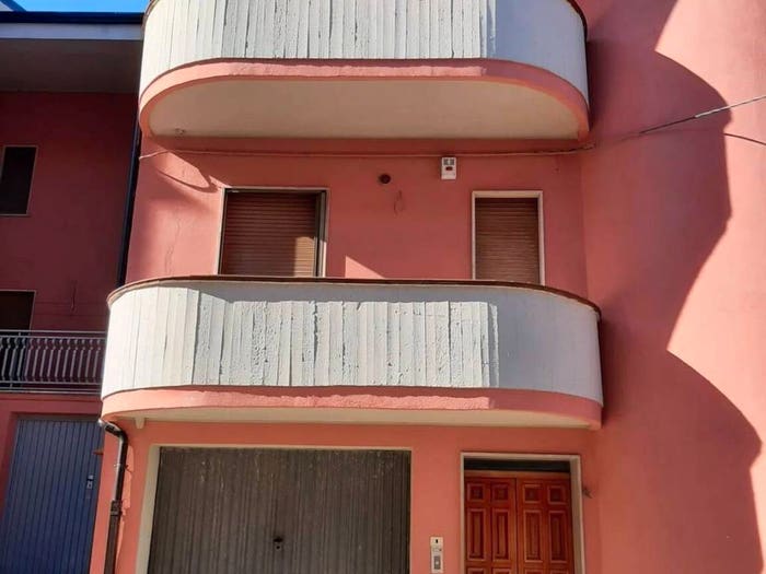 Casa con 6 locali in vendita in Via Bachelet SNC, Centro, Luco dei Marsi