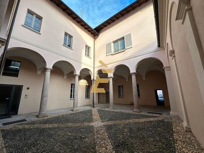 Appartamento in vendita in Corso Carlo Alberto, Centro Storico, Pavia