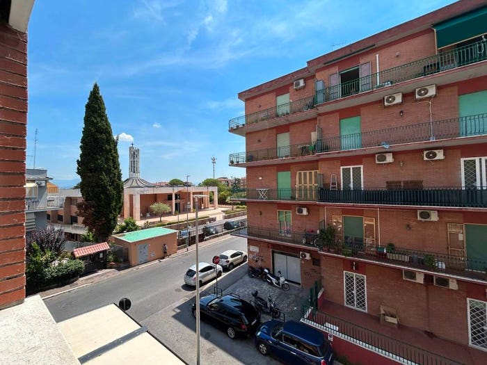 Appartamento trilocale in vendita in Via Eugenio Montale, Fidene, Roma
