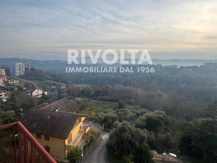 Appartamento con 6 locali in vendita in Viale Napoli, Centro, Frosinone