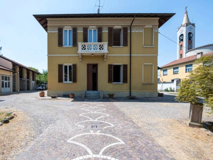 Casa con 6 locali in vendita in Via Marconi, Buscate