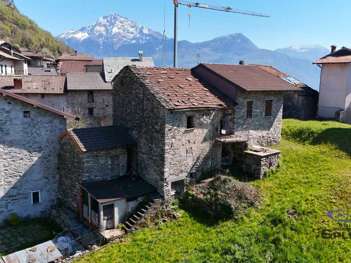 Casa trilocale in vendita in Strada del Castello, Centro, Peglio