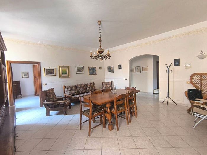 Appartamento quadrilocale in vendita in Via Palestro, Centro Storico, Foligno