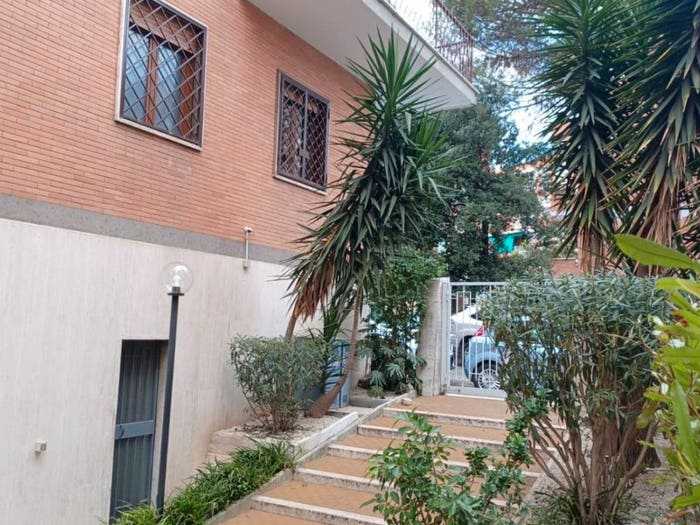 Appartamento con 5 locali in vendita in Via Tito Omboni, Navigatori, Roma