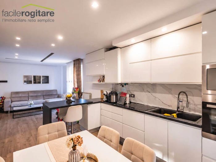 Appartamento quadrilocale in vendita in Via Ugo Foscolo, Cattolica