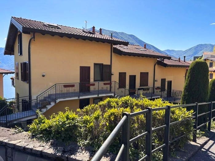 Appartamento quadrilocale in vendita in Argegno frazione Castello, Centro, Argegno