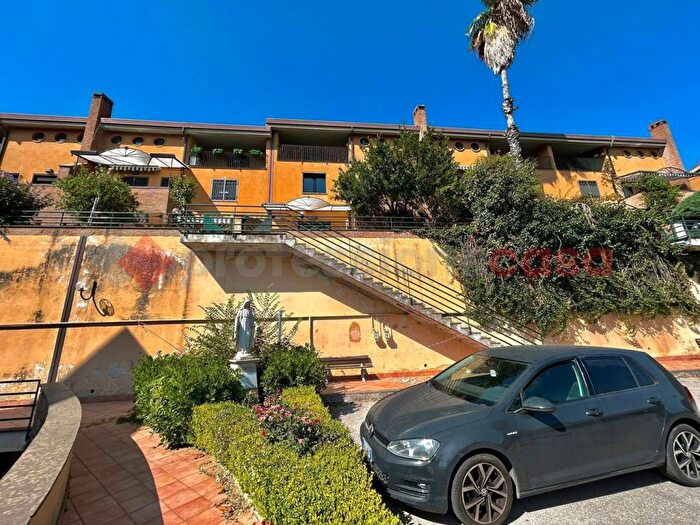 Casa con 6 locali in vendita in Via Vitagliano Rossetti, Mezzano, Caserta