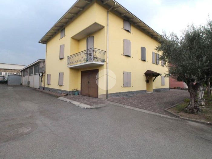 Casa trilocale in vendita in Via Don Giovanni Corchia, Centro, Langhirano