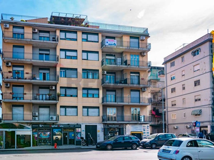Appartamento con 6 locali in vendita in Viale Mario Rapisardi, Rapisardi, Catania