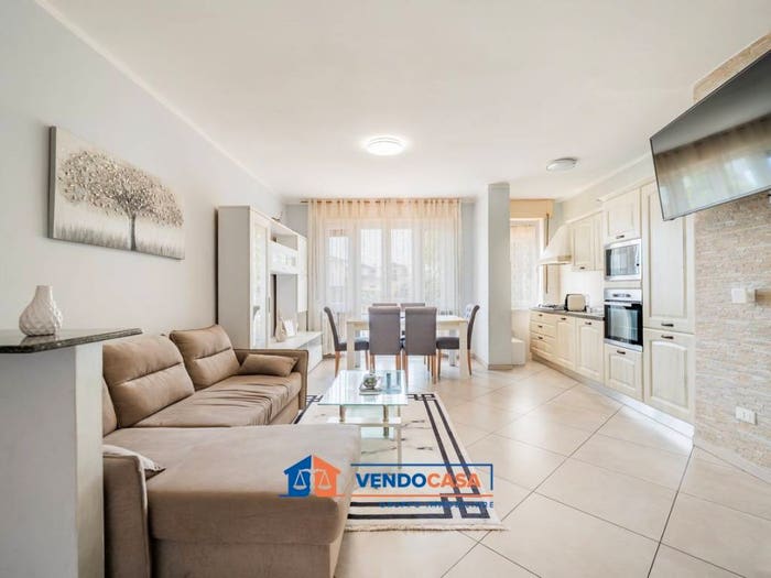 Appartamento trilocale in vendita in Via Vittorio Veneto, Centro, Tarantasca