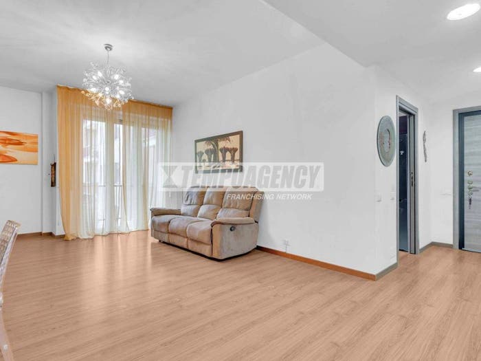 Appartamento trilocale in vendita in Famagosta, Milano