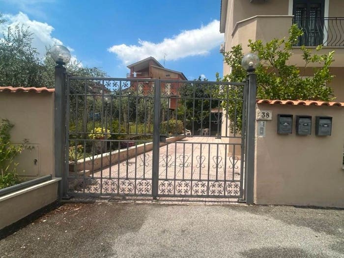 Appartamento quadrilocale in vendita in Via Città Sant'Angelo, Castelverde, Roma