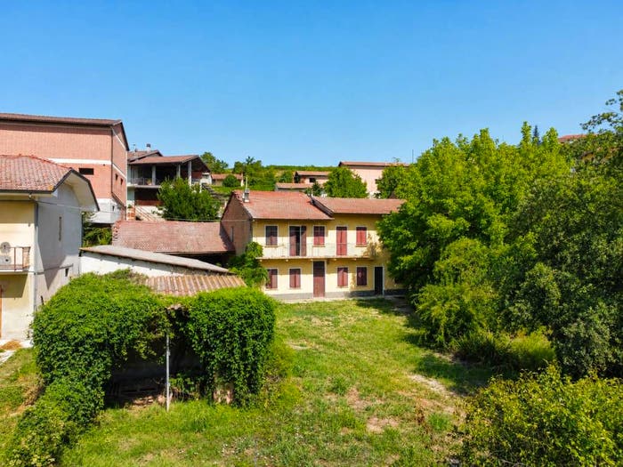 Casa con 6 locali in vendita in Frazione Tre Rivi, Tre Rivi, Monteu Roero