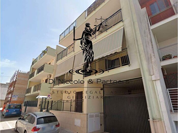 Appartamento con 5 locali in vendita in via Vetta d'Italia, San Valentino, Andria