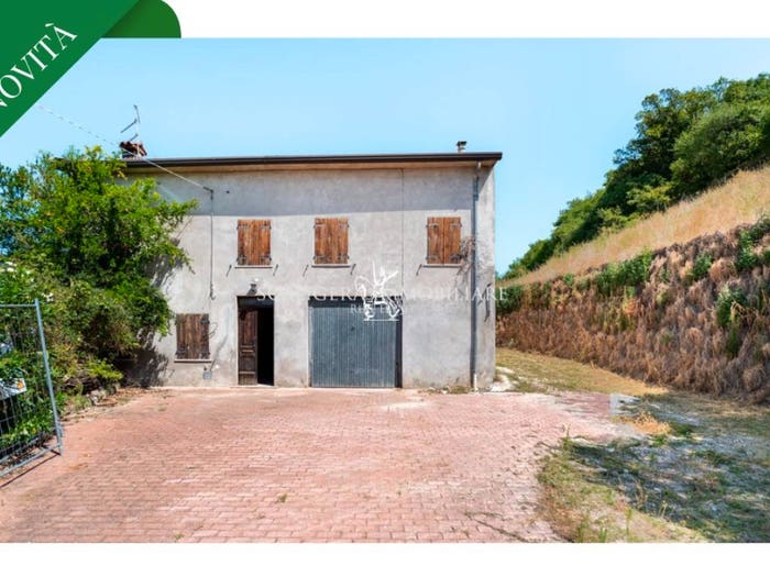 Casa quadrilocale in vendita in Via Vincenzo Monti, Centro, Soave