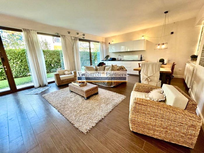 Appartamento trilocale in vendita in Via Giuseppe Di Vittorio, Rivoltella, Desenzano del Garda