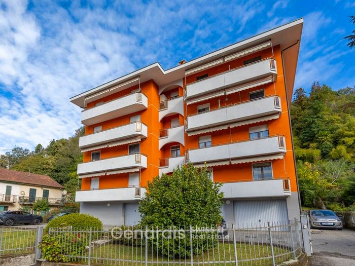Appartamento trilocale in vendita in Via Creva, Centro, Luino