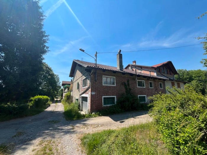 Casa con 6 locali in vendita in Strada Raviola, Bairo