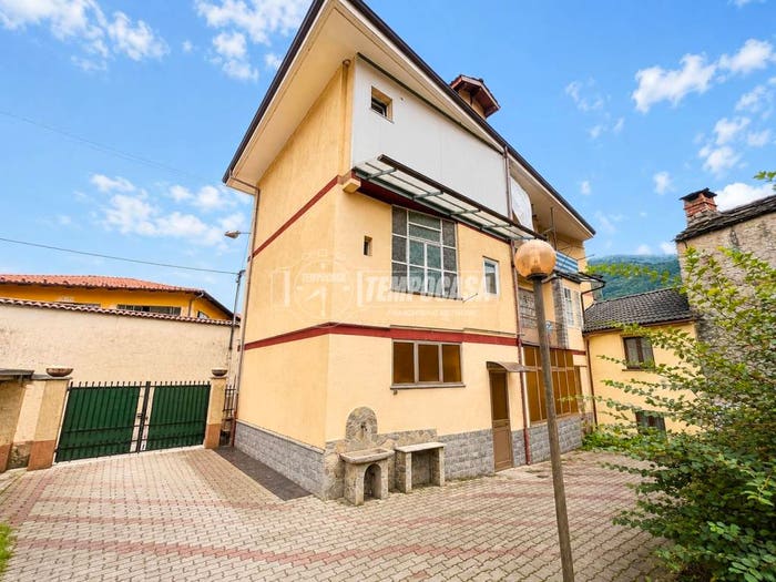 Casa con 6 locali in vendita in Via Vallesoana, Centro, PontCanavese