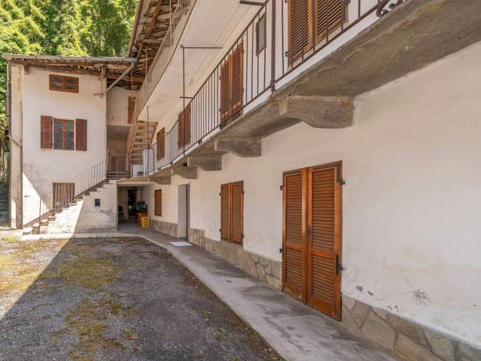 Appartamento trilocale in vendita in Frazione Calcinere Inferiore, Calcinere, Paesana